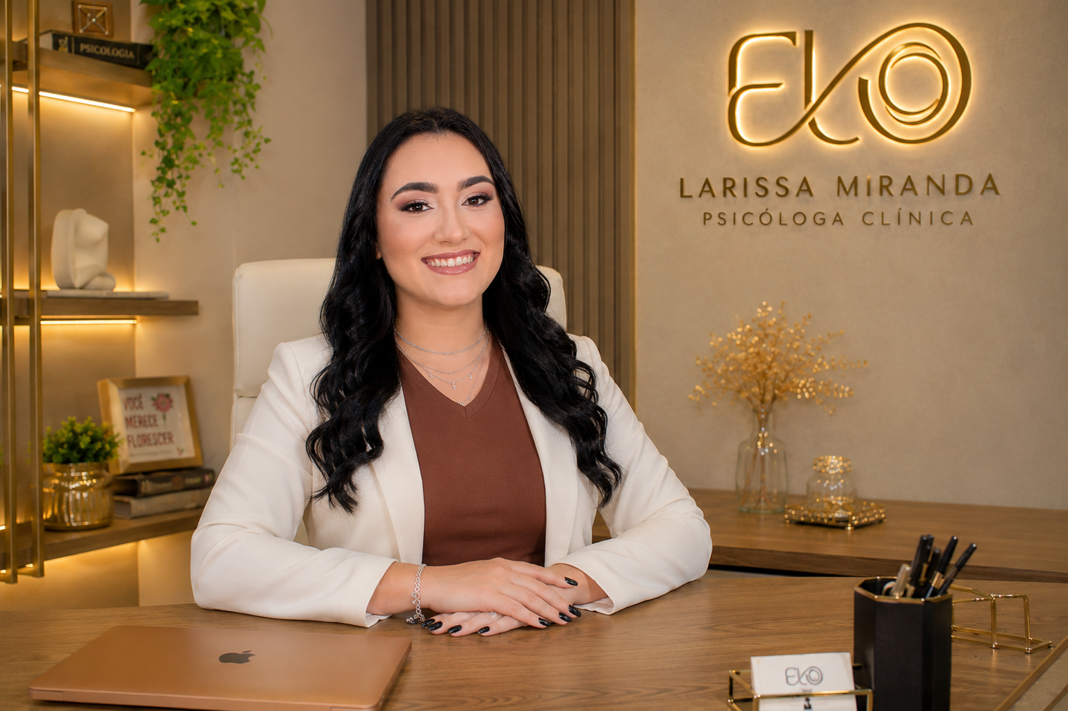 Larissa Miranda em seu consultório